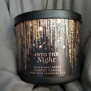 Bath & Body Works Into The Night Candle